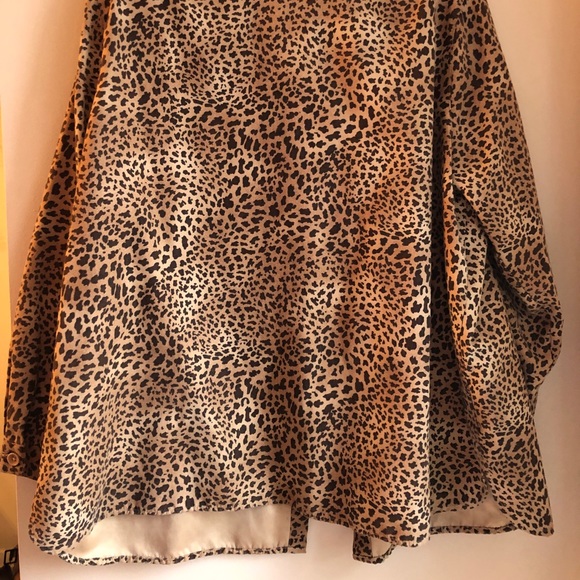 Vintage cheetah print button-up - Picture 2 of 3